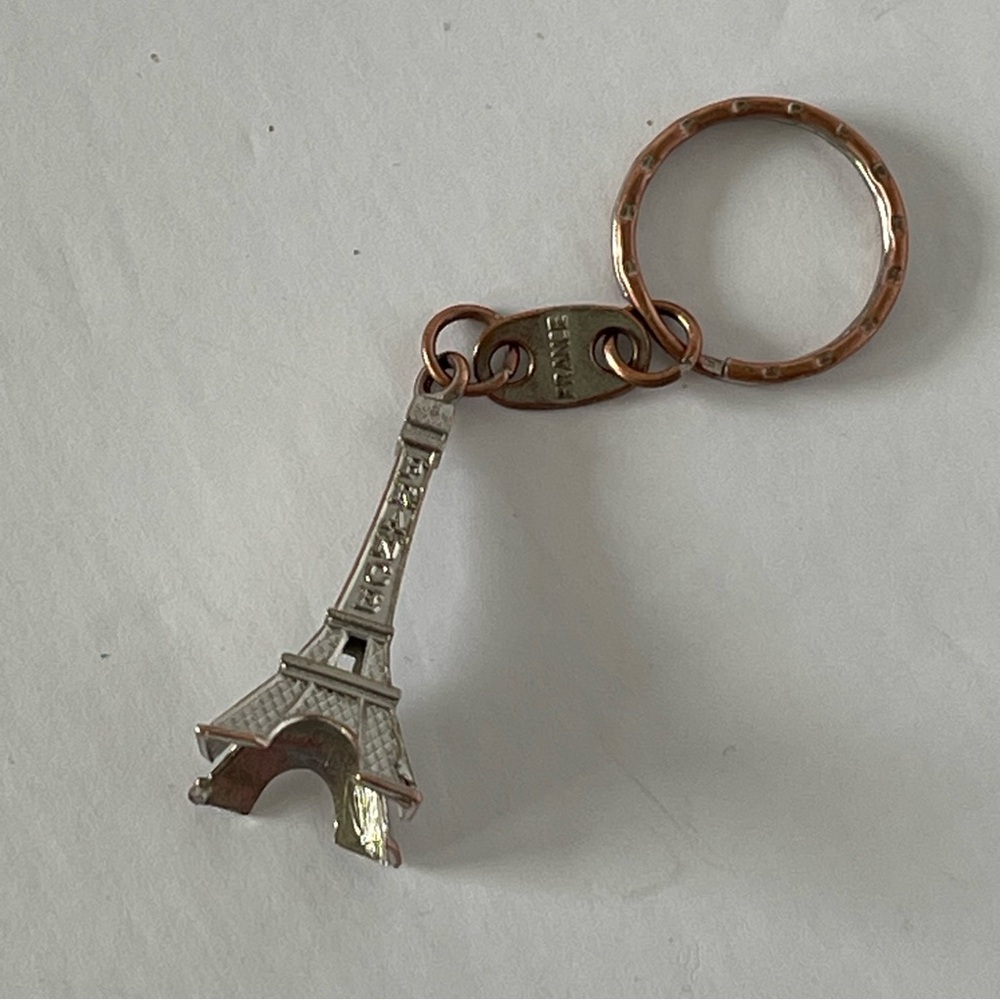 Eiffel Tower key ring Paris France silver tone and rose gold - Picture 5 of 9